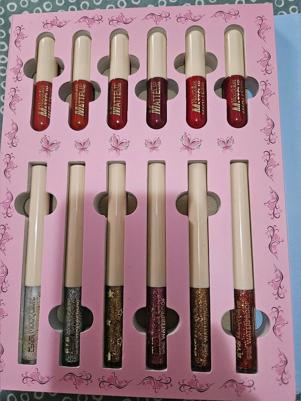 Women’s Makeup Palette Set with Lip Glosses and Eyeshadows